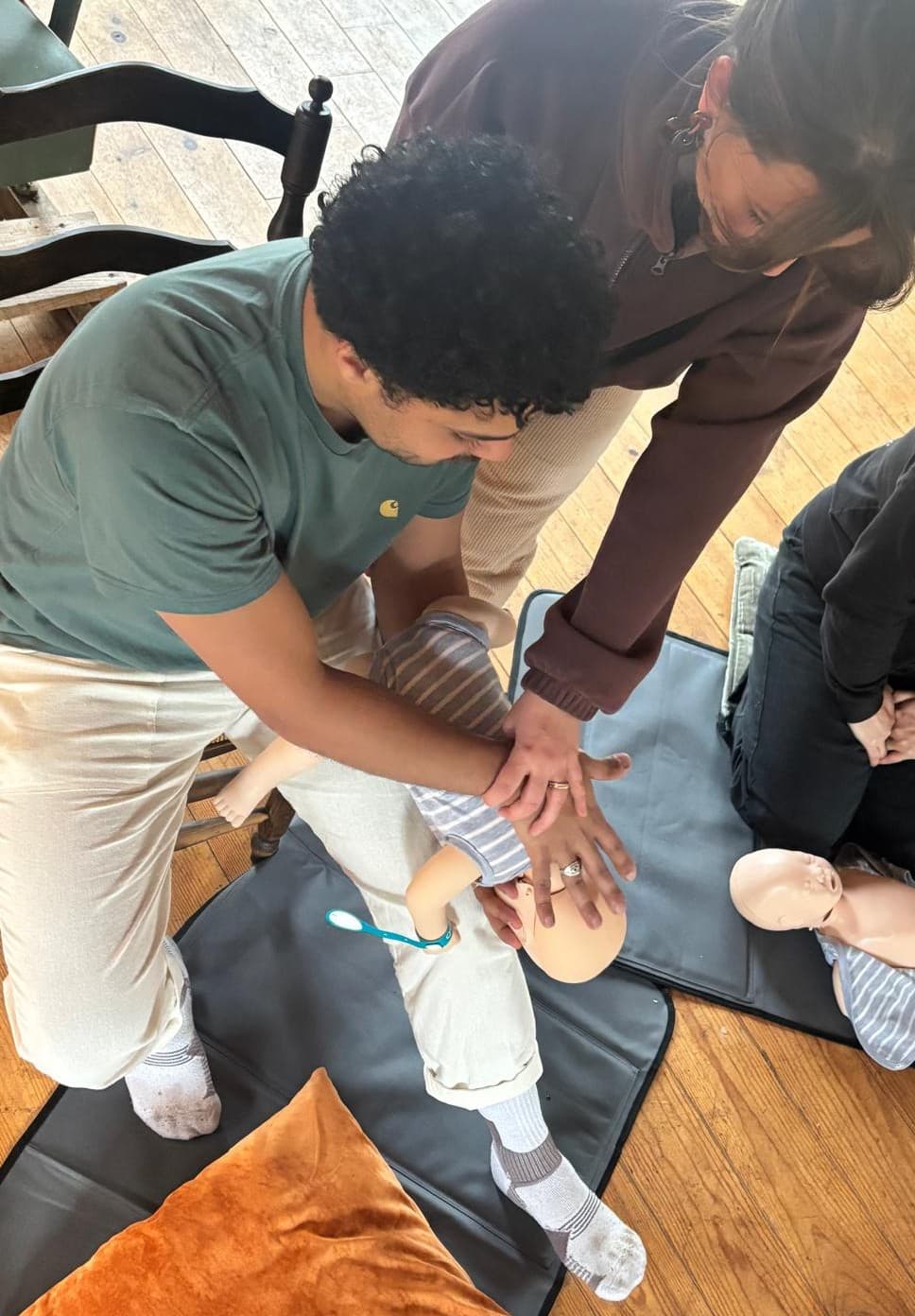 Gestes guidés par la formatrice sur mannequin